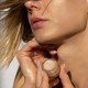 Drėkinamasis, putlumo ir švytėjimo suteikiantis lūpų balzamas Marie Brocart Shimmering Lip Balm & Plumping Complex 8 g