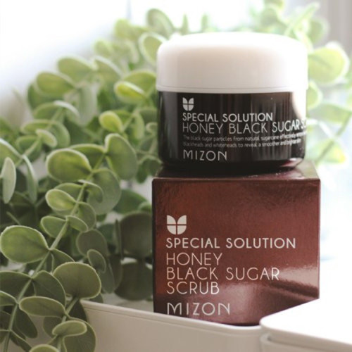 Veido odos šveitiklis Mizon Honey Black Sugar Scrub 90 g