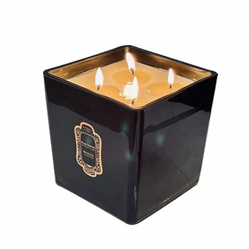 La Sultane De Saba Žvakė Oud Wood Scented Candle