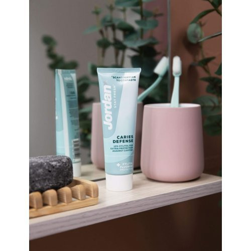 Jordan Dantų pasta nuo ėduonies su fluoru, ksilitoliu ir cinku Stay Fresh Caries Defense Toothpaste