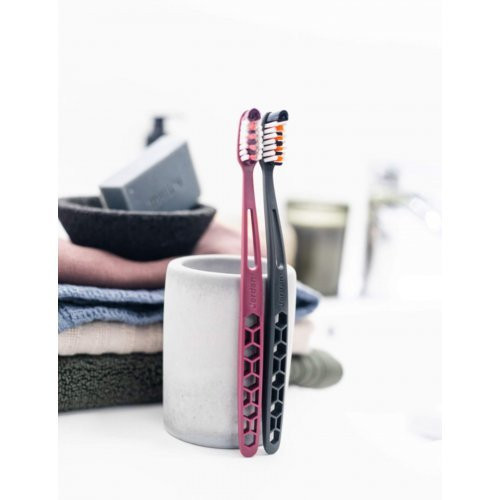 Jordan Lengvų minkštų dantų šepetėlių rinkinys 2 vnt. Ultralite 1+1 Toothbrush Soft