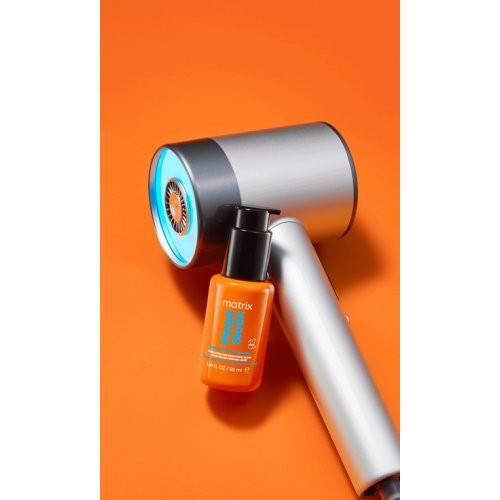 Matrix Glotninantis serumas nuo plaukų pūtimosi Mega Sleek 96H Anti-Frizz Topcoat