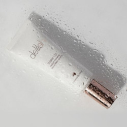 Delilah Drėkinamoji veido ir makiažo dulksna Wake Up Radiant Hydrating Skin & Make-up Mist