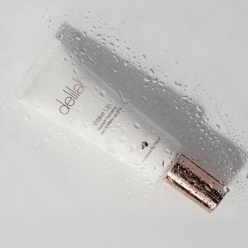 Delilah Drėkinamoji veido ir makiažo dulksna Wake Up Radiant Hydrating Skin & Make-up Mist