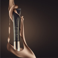 Delilah Švytėjimo suteikiantis makiažo pagrindas Time Frame Future Resist Foundation SPF 20